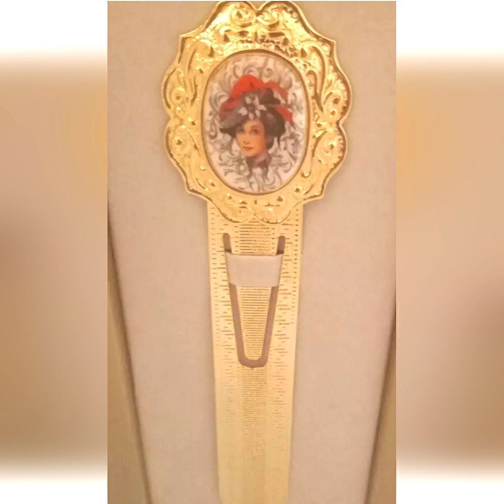 Avon President''s Club 1997 Birthday Gift Gold Tone Mrs Albee Bookmark  NIB